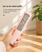 Brosse tenue en main : un va-et-vient suffit à retirer les poils